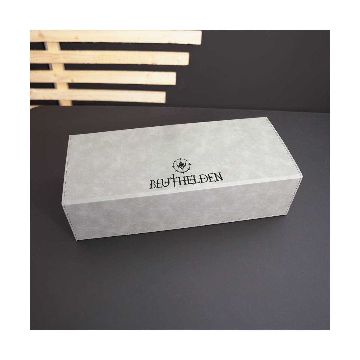Bluthelden Deck-Box with Play-Mat