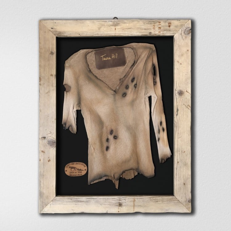 limitiertes-trinity-replica-shirt-im-holzrahmen-limitierte-auflage-150-stueck